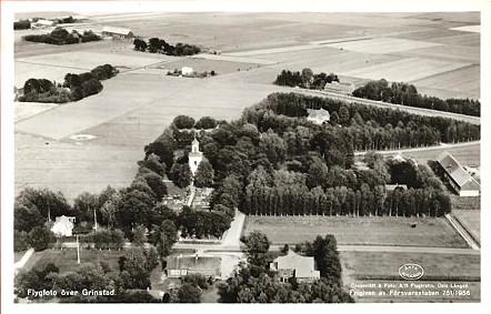 Fil:Dalsland-Grinstad-Grinstad Kyrka-flygfoto.jpg
