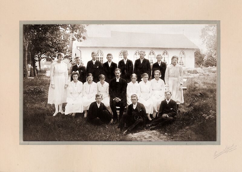 Fil:Dalsland-Mo-KonfirmationGustafLarsson.jpg