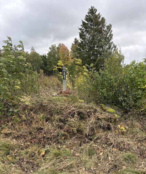 Fil:Dalsland-Ånimskog-Sunnetorpet ny stolpe.jpg