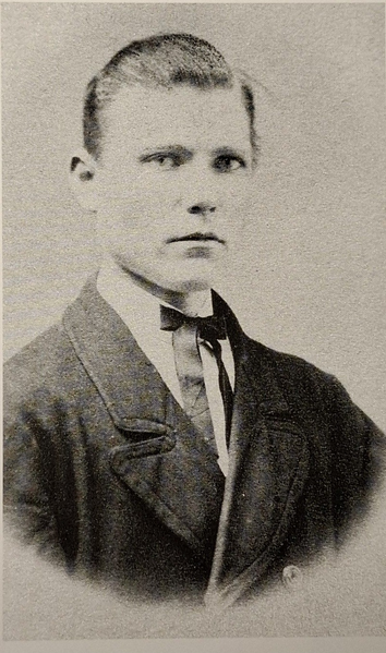 Fil:Dalsland-Ånimskog-Otto Hesselbom 21 år.png