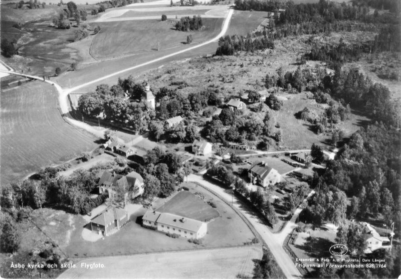 Fil:Östergötland-Åsbo-Åsbo kyrka-Flygfoto-1964.jpg