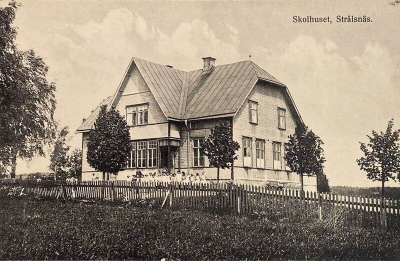 Fil:Östergötland-Åsbo-Åsbo kyrkskola Vykort.jpg