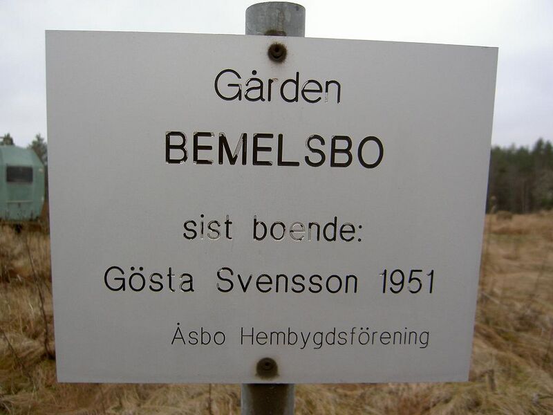Fil:Östergötland-Åsbo-Bemelsbo torpmärkning.jpg