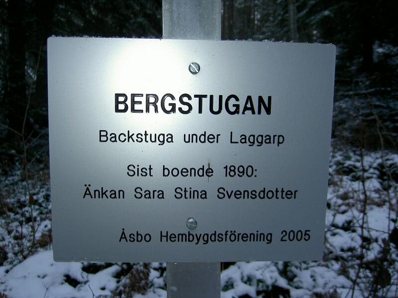 Fil:Östergötland-Åsbo-Bergstugan (Kårby)-torpmärkning.jpg