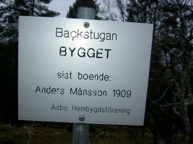 Fil:Östergötland-Åsbo-Bygget 1 (Sanden)-torpmärkning.jpg