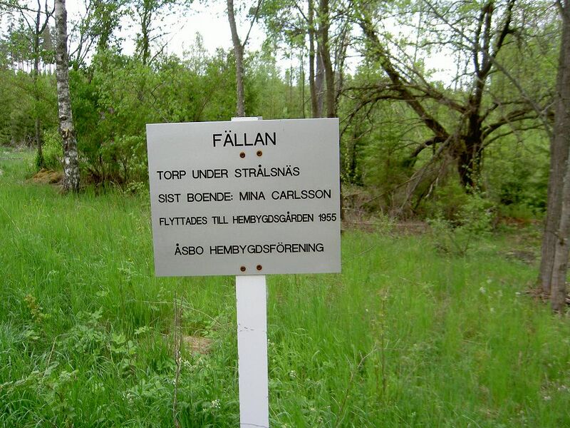 Fil:Östergötland-Åsbo-Fällan (Strålsnäs).jpg