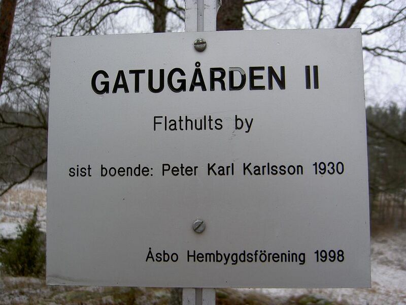Fil:Östergötland-Åsbo-Gatugården 2 (Flathult) torpmärkning.jpg