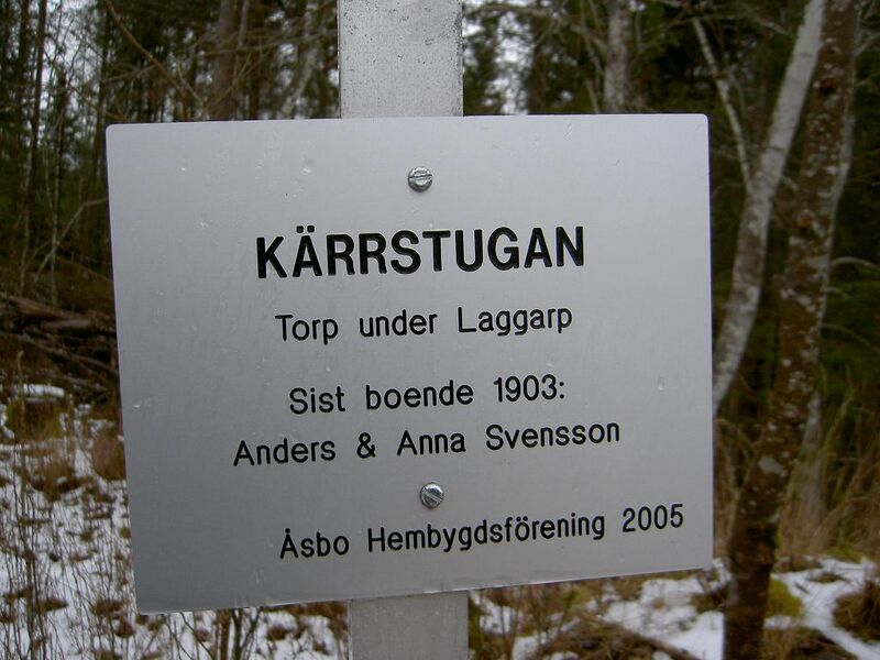 Fil:Östergötland-Åsbo-Kärrstugan (Laggarp) torpmärkning.jpg