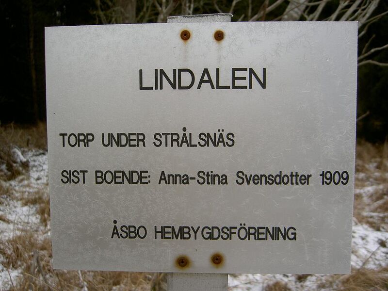 Fil:Östergötland-Åsbo-Lindalen (Strålsnäs) torpmärkning.jpg