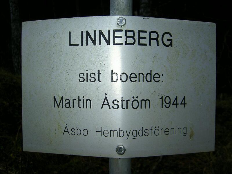Fil:Östergötland-Åsbo-Linneberg (Strålsnäs) torpmärkning.jpg