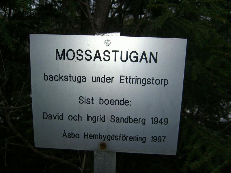 Fil:Östergötland-Åsbo-Mossastugan (Ettringstorp) torpmärkning.jpg