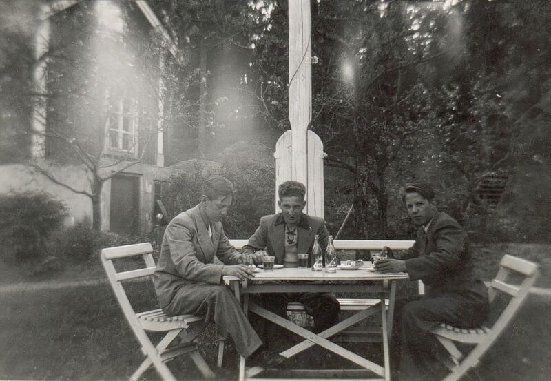 Fil:Östergötland-Åsbo-Nystrands Kafé trädgården.jpg