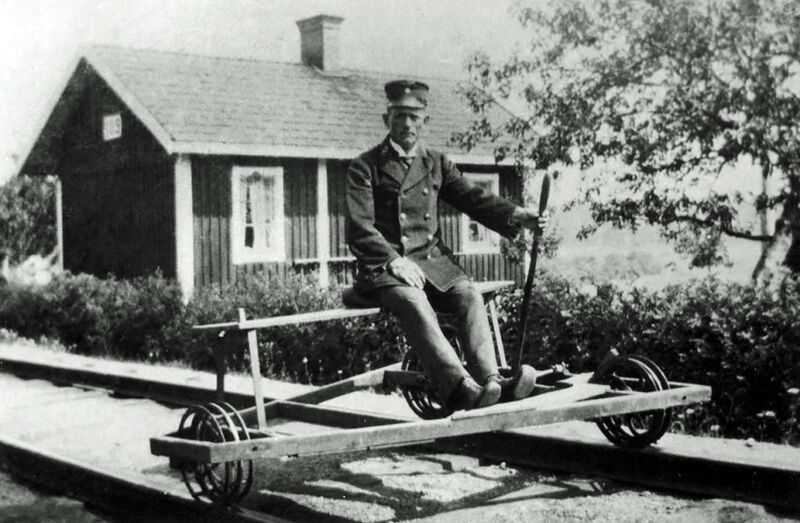 Fil:Östergötland-Åsbo-Sätertorp (Banvaktstuga 109) Banvakt Larsson.jpg