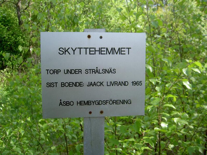 Fil:Östergötland-Åsbo-Skytthemmet (Strålsnäs) torpmärkning.jpg