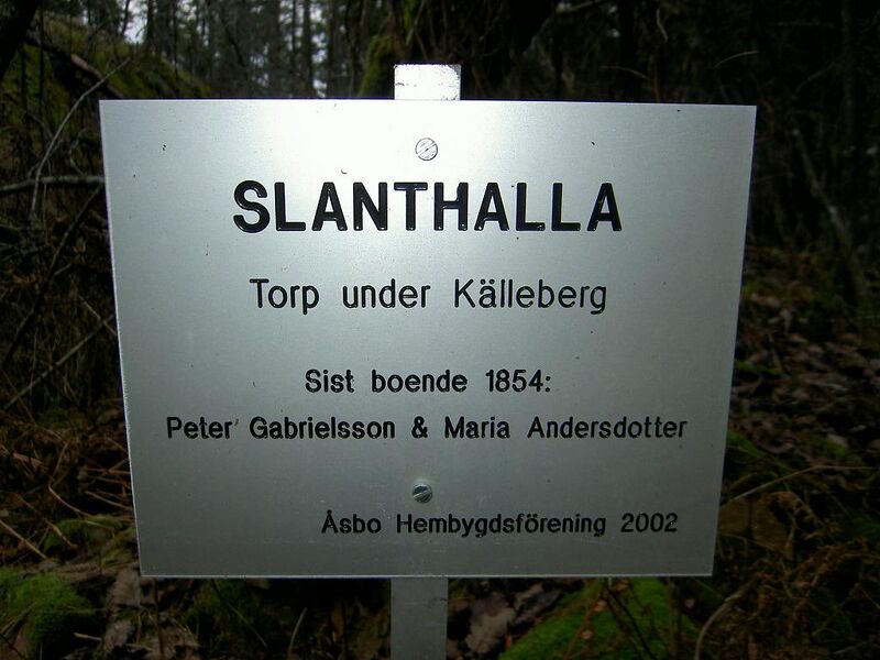 Fil:Östergötland-Åsbo-Slanthalla torpmärkning.jpg