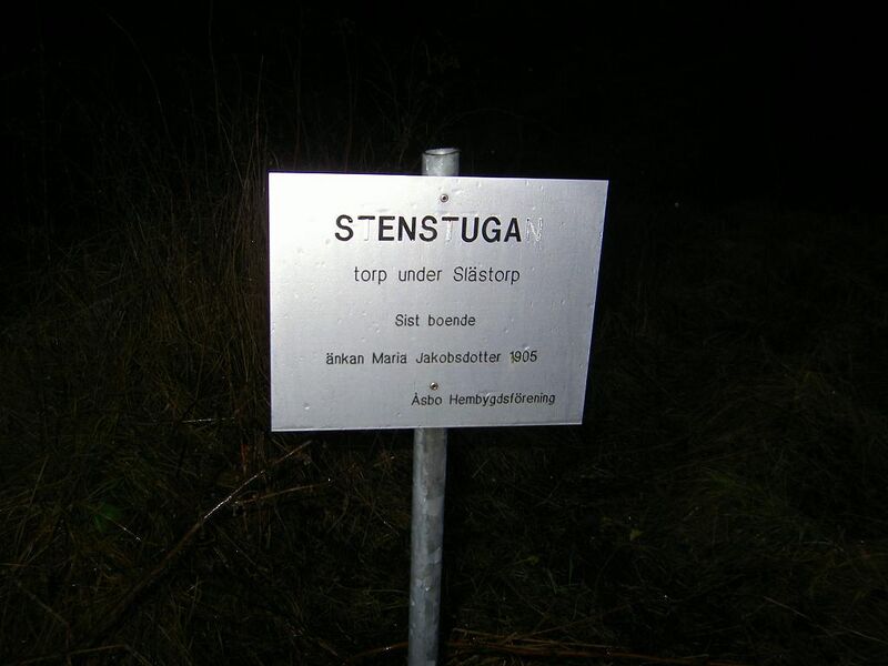 Fil:Östergötland-Åsbo-Stenstugan (Slästorp) torpmärkning.jpg