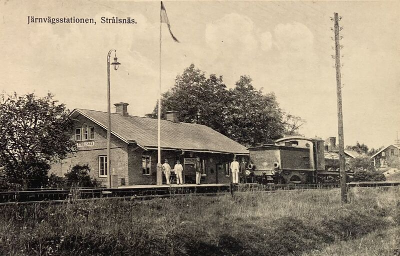 Fil:Östergötland-Åsbo-Strålsnäs Järnvägsstation vykort 1.jpg