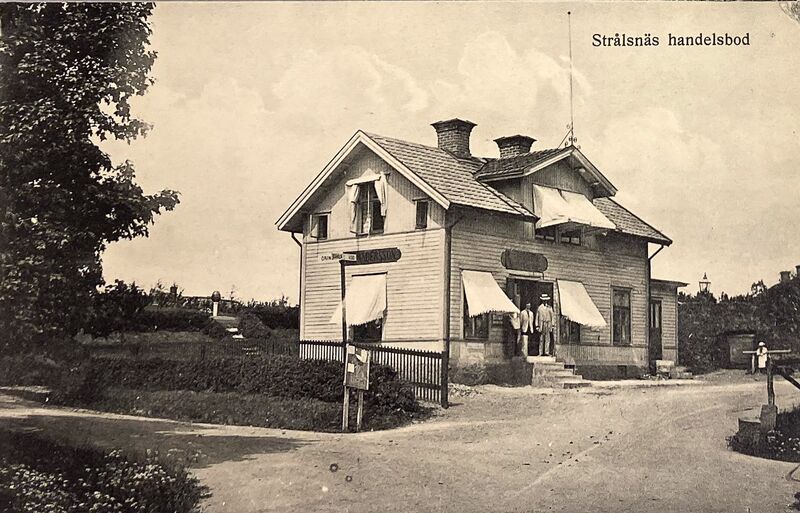 Fil:Östergötland-Åsbo-Strålsnäs handelsbod Vykort.jpg