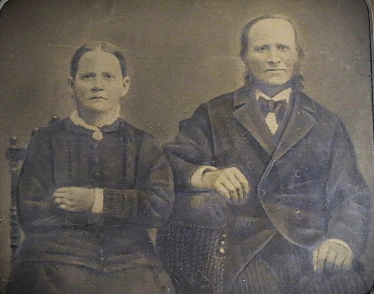 Fil:Östergötland-Åsbo-Tuddebo Övergård-Johansson och Andersdotter.jpg