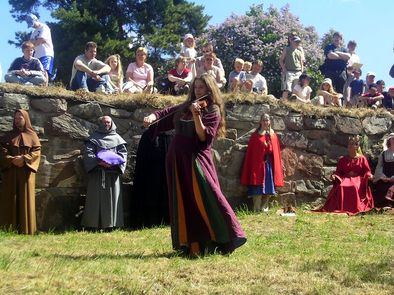 Fil:Dalaborg 700 år 6 juni 2004-25.jpg