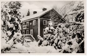 Vykort. Text: "Björkebäcks Pensionat i Vinterskrud". Vykortet ägs av Hans-Jürgen Köchling.