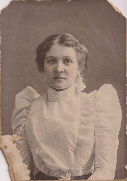 Fil:Dalsland-Ånimskog-Anna Kristina 15 år.jpg