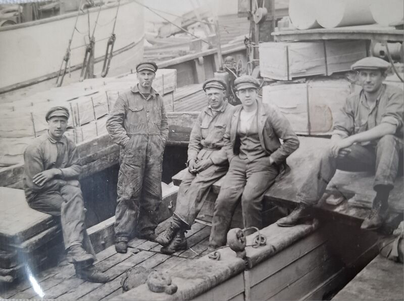 Fil:Dalsland-Ånimskog-Hagalund besättning på Lars.jpg