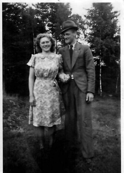 Fil:Dalsland-Ånimskog-Karl SandinmedAstrid.jpg