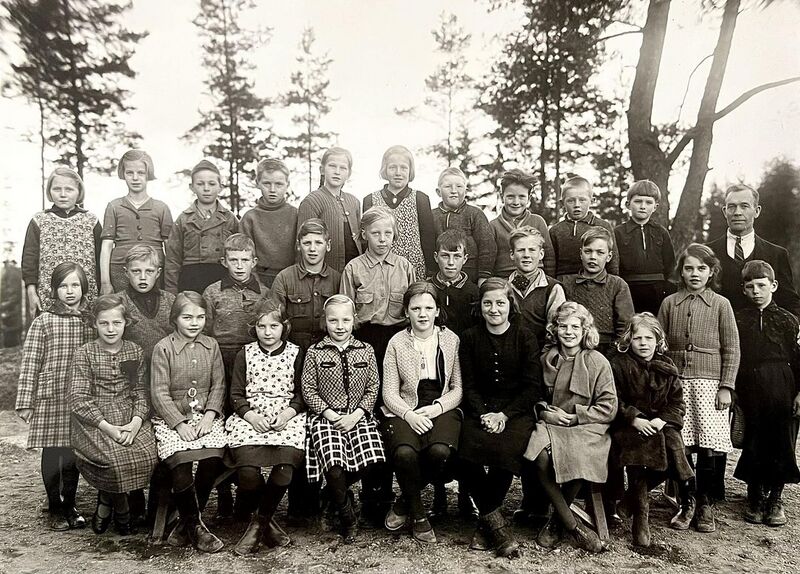 Fil:Dalsland-Mo-LåbynsSkolaCirka1939.jpg