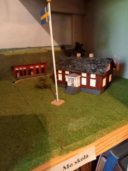 Fil:Dalsland-Mo-Mo-skola.jpg