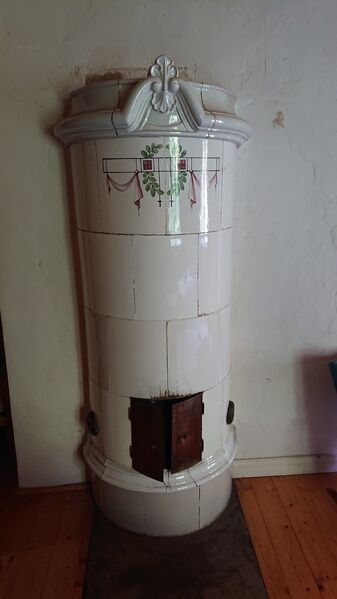 Fil:Kakelugnen på Alemyren.jpeg