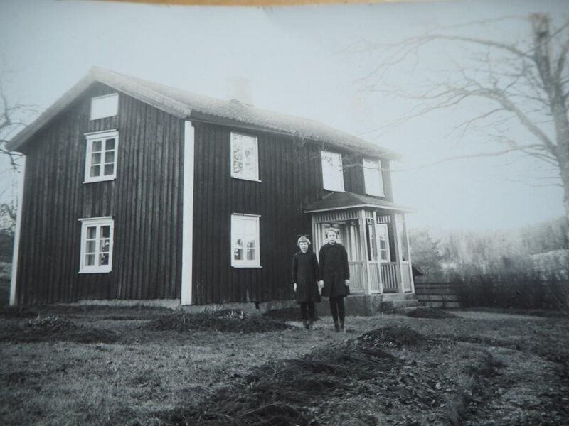 Fil:Signe och Inga ca 1930.jpg