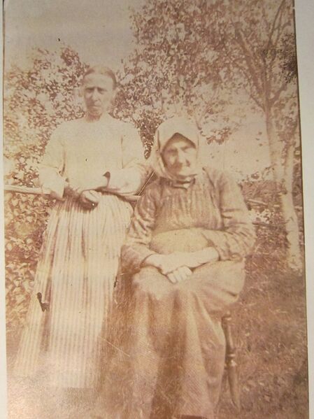 Fil:Sofia och Märtha.jpeg